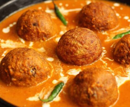 Spice Up Your Dinner with a Flavorful Qoofta Curry Recipe