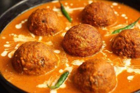 Spice Up Your Dinner with a Flavorful Qoofta Curry Recipe