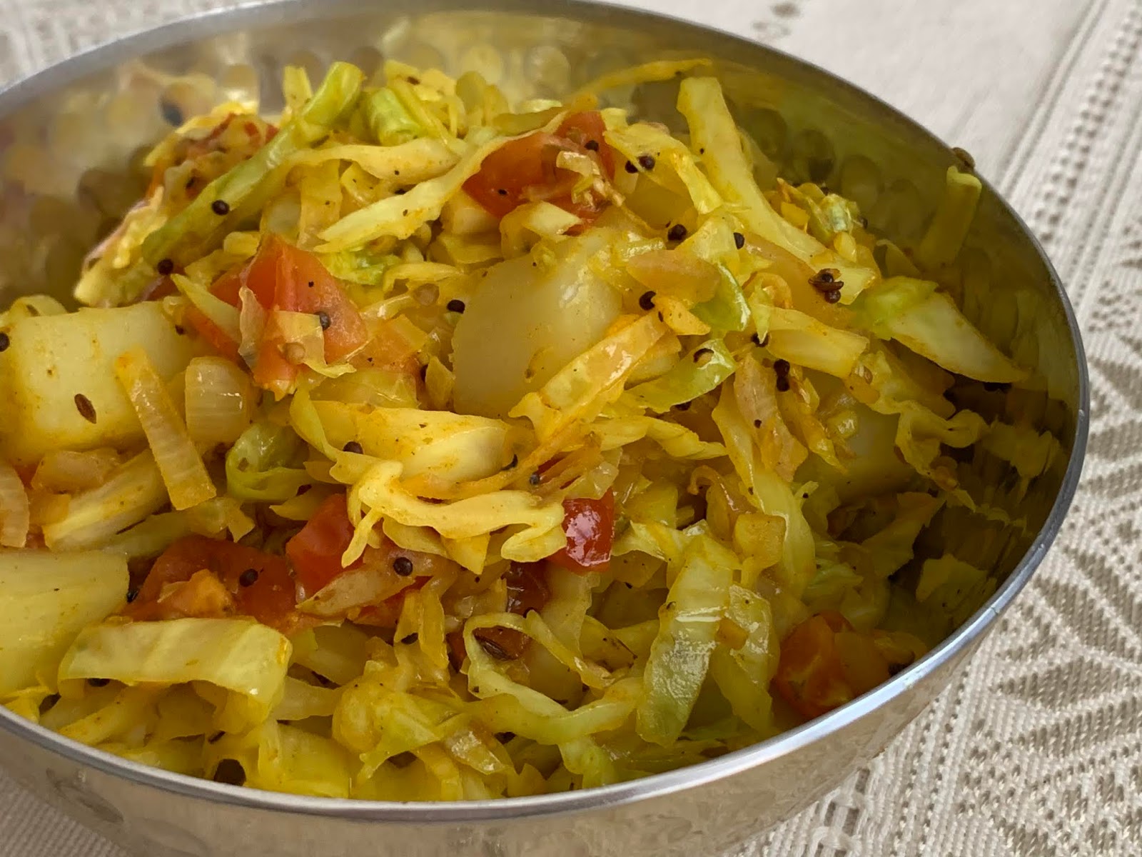 A Delicious and Nutritious Recipe for Potato and Cabbage Curry