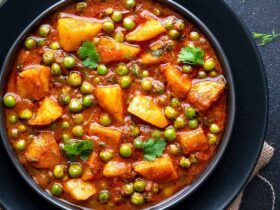 Hearty and Flavorful: A Delicious Potato and Pea Curry Recipe