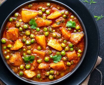 Hearty and Flavorful: A Delicious Potato and Pea Curry Recipe