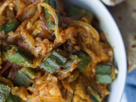 Savor the Flavor of Ladyfinger and Chicken Curry with this Easy Recipe