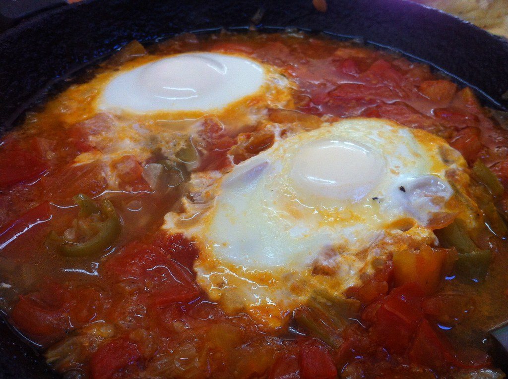 Shakshuka Recipe: Eggs in Spiced Tomato Sauce in One Pan
