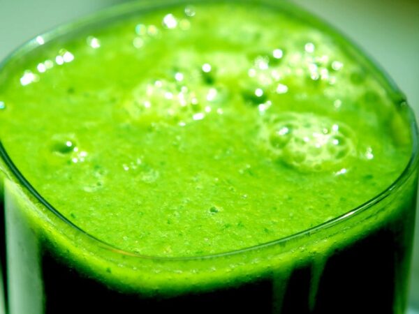 Green Smoothie with Spinach: Fruity, Smooth and Kid-Friendly