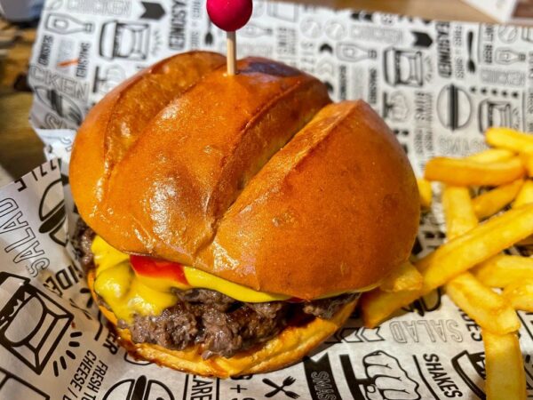 Smash Burger Recipe: Crispy-Edged Diner Burgers at Home