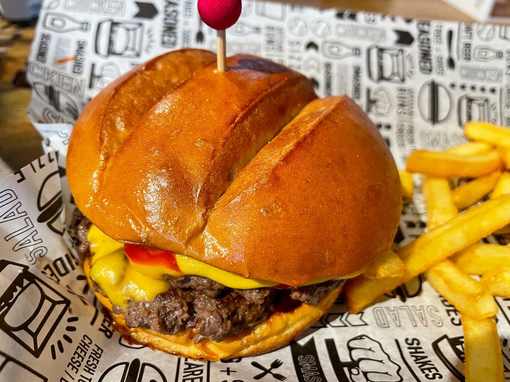Smash Burger Recipe: Crispy-Edged Diner Burgers at Home